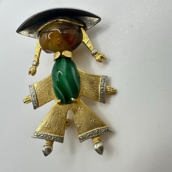 1950s vintage gold tone Asian girl woman green brown art glass figural brooch - Picture 2 of 7